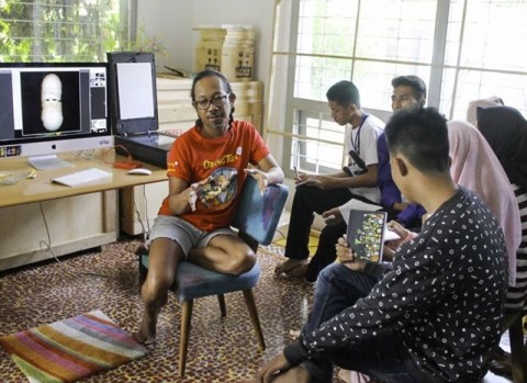 Keteguhan Angki Purbandono Berkarya dengan Melawan Arus Fotografi | Jawa Pos