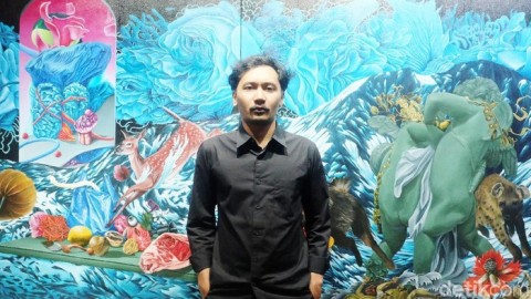 Mickey Mouse hingga Groovy Ada di Lukisan Surealis Gilang Fradika | detikHot