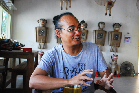 Heri Dono: Making Fun of The King, The Gods and The People | Trouble Magazine