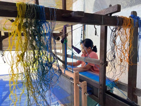 Weaving the Ocean: Ari Bayuaji’s Landmark Social-Environmental Art Project Achieves International Exposure | Now! Bali