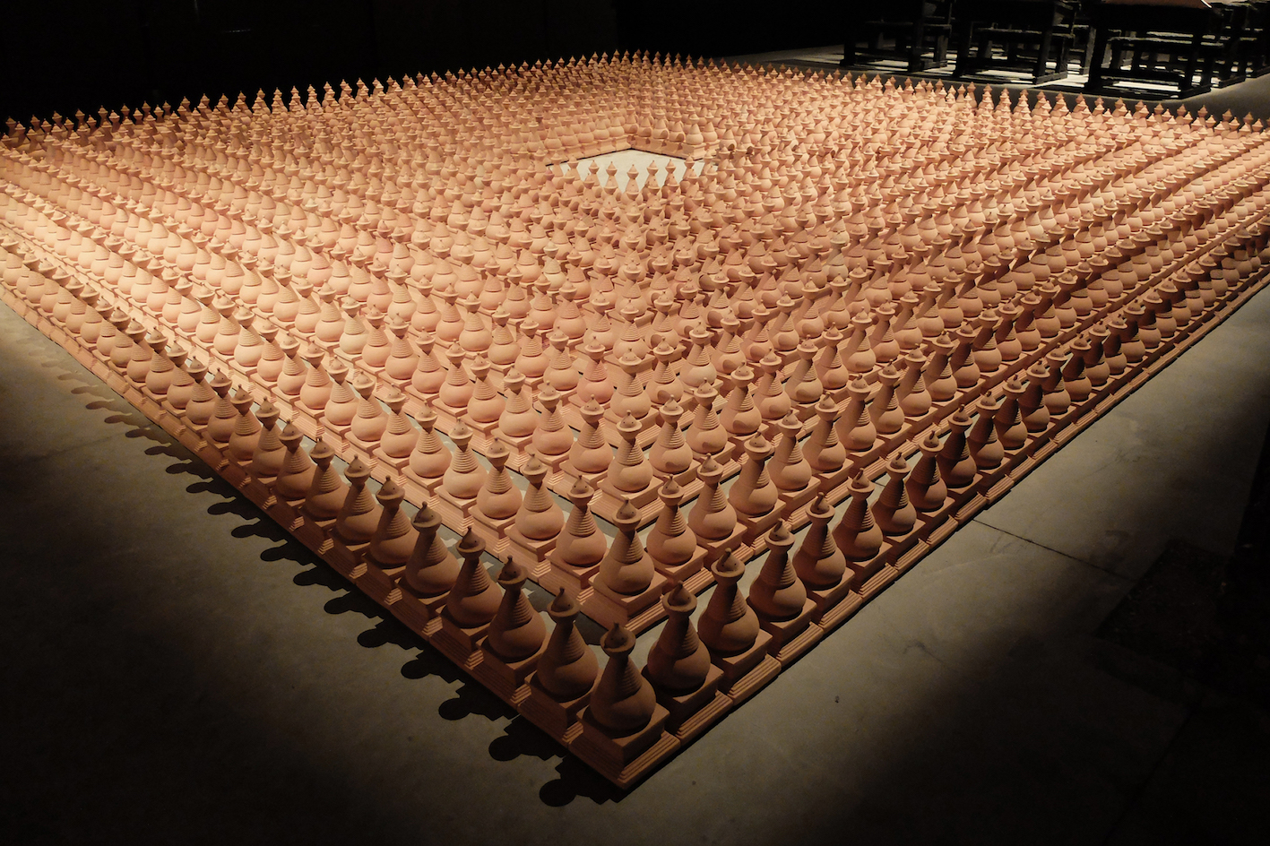 Albert Yonathan Setyawan, Cosmic Labyrinth: A Silent Pathway, 2012-2013, terracotta, 1000 × 1000 × 30 cm (1628 pcs) © Albert Yonathan Setyawan, courtesy of the artist, Bumi Punarti, and Mizuma Gallery.