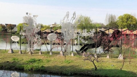 Karya Seniman Entang Wiharso ‘Chronicles Fence’ Mejeng di China | detikHot