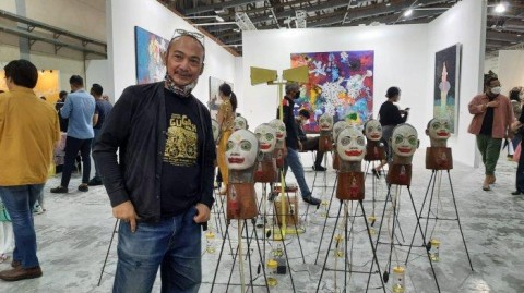 Seniman Kontemporer Heri Dono Tampilkan Instalasi Seni Badut-Badut Politik di Art Jakarta 2022 | TribunNews