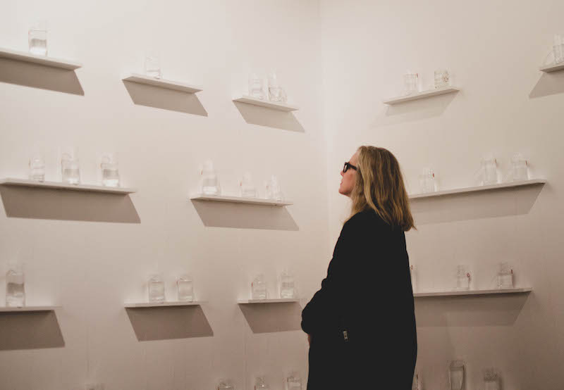 A viewer looks up at the 350 glasses that make up Nelo Akamatsu’s Chijikinkutsu. Photography- Corrina Tang