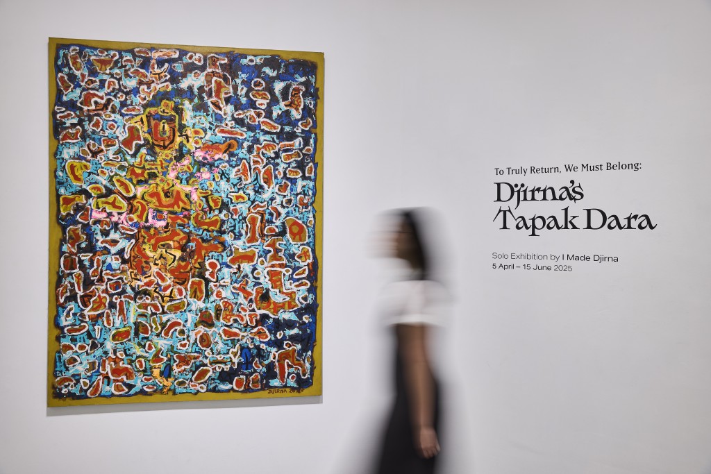 Exhibition view of ‘To Truly Return, We Must Belong: Djirna’s Tapak Dara’ at Mizuma Gallery Singapore, 2025. Photography by Wong Jing Wei, courtesy of Mizuma Gallery\