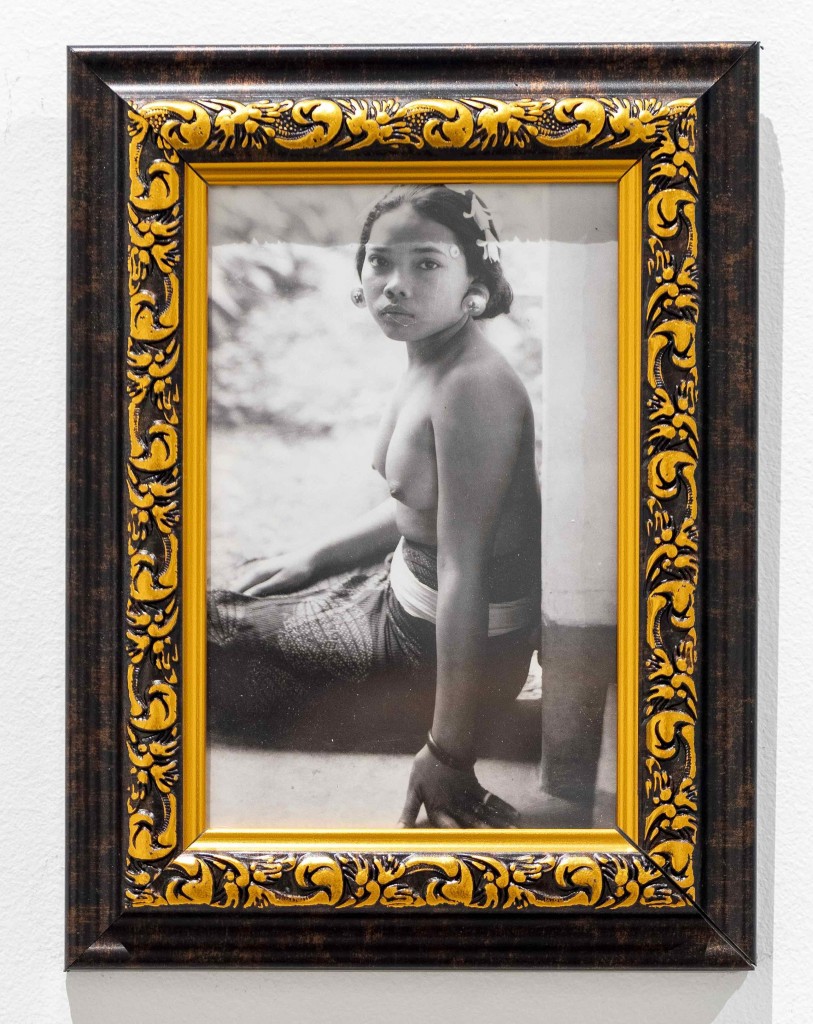 Reference image of “Generasi Indonesia Emas #2 (from the Tiba Anak Cucu series), 2024 ” (Title: Studioportret vrouwen op Bali, Subject: (topical) Balinese Women, Subject: (geographic) Bali, Language: No linguistic content, Country: No place, unknown, or undetermined, Published/created: [Circa 1920]. Image courtesy of Darren Soh.