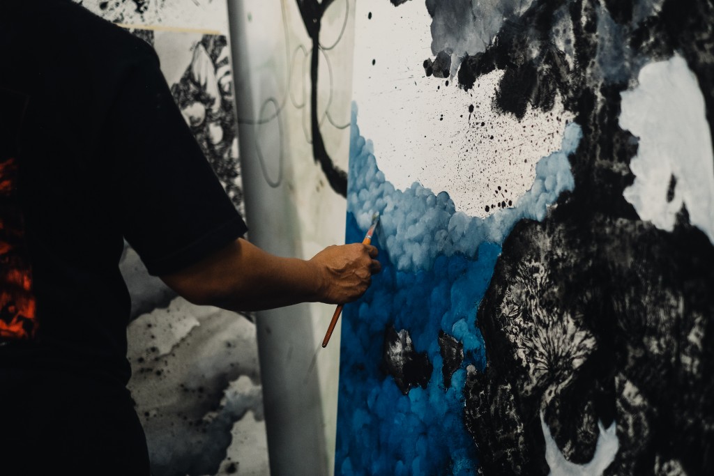 Kemalezedine in his studio in Bali. Image courtesy of the artist. 